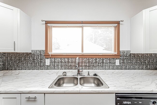 property at 118 E Pine St