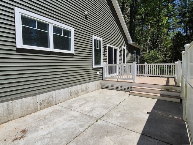 123 Ashford Rd in Eastford, CT - Foto de edificio - Building Photo