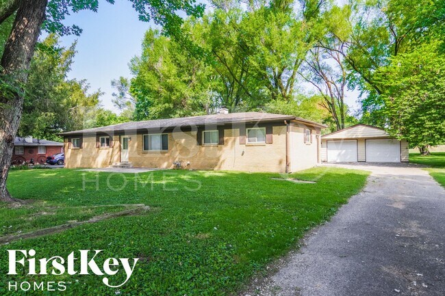 3880 W Smith Valley Rd in Greenwood, IN - Foto de edificio - Building Photo