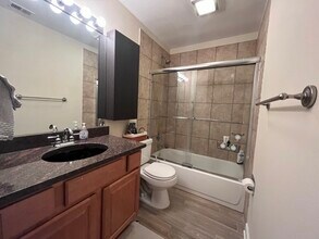 5821 Oakwood Dr in Lisle, IL - Building Photo - Building Photo