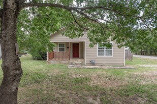 112 Sulphur Springs Rd in Bryan, TX - Building Photo