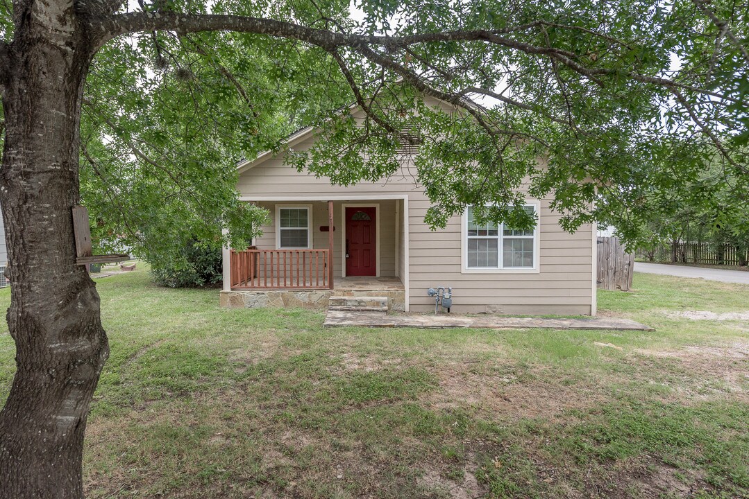 112 Sulphur Springs Rd in Bryan, TX - Building Photo