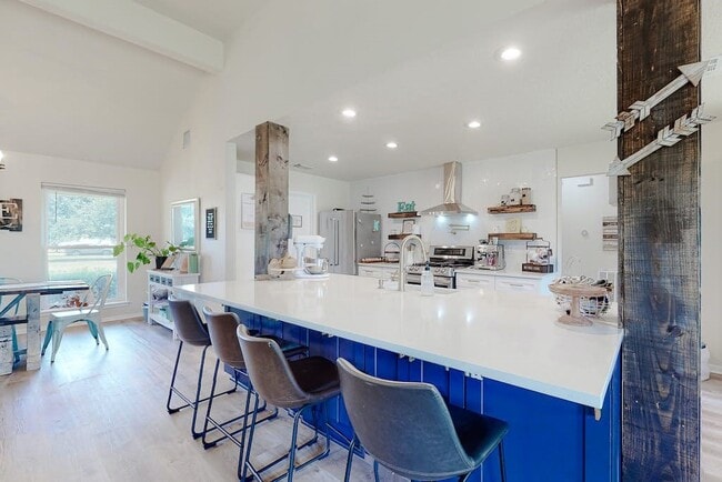 property at 2918 Amber Ln