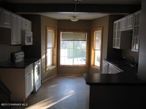 1717 Irvine Ave NW in Bemidji, MN - Building Photo - Building Photo