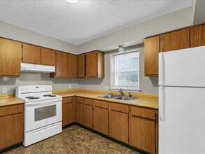 112 W Raab Rd, Unit A in Normal, IL - Building Photo - Building Photo