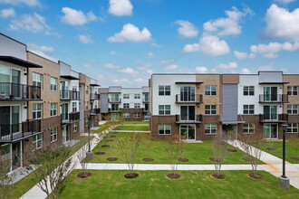 Resia Hutto Square in Hutto, TX - Foto de edificio - Building Photo