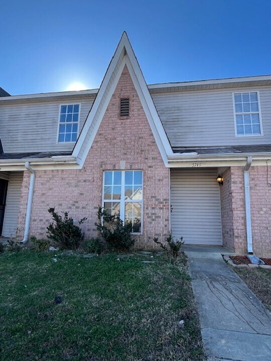 3749 Iron Horse Dr in Horn Lake, MS - Building Photo