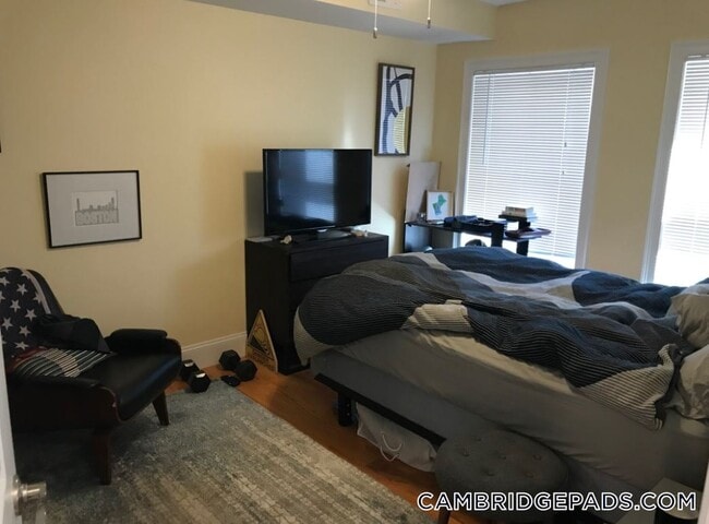 116-118 Holland St., Unit 3R in Somerville, MA - Building Photo - Building Photo