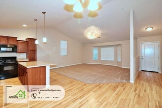 2381 Yellow Finch Way in Anderson, CA - Building Photo - Building Photo