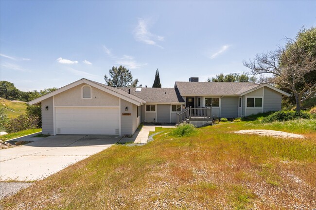 43596 Cedar Grove Ct in Coarsegold, CA - Foto de edificio - Building Photo