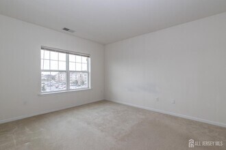 541 E Celebration Way in South Plainfield, NJ - Building Photo - Building Photo