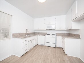 6538 Fountain Ave in Los Angeles, CA - Foto de edificio - Building Photo