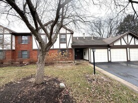 1221 Sandhurst Ct in Schaumburg, IL - Building Photo