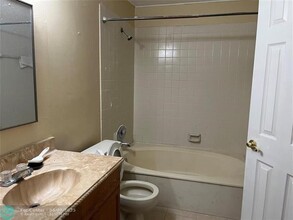 1821 Racquet Ct in North Lauderdale, FL - Building Photo - Building Photo