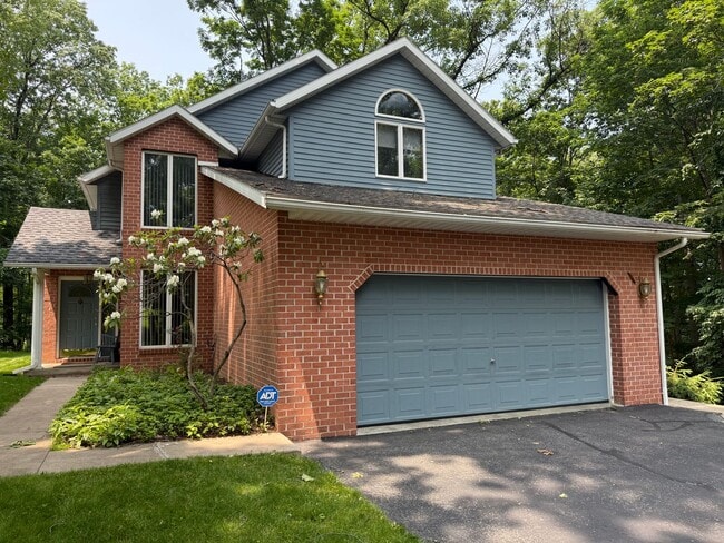 property at 1531 E Strohm Dr