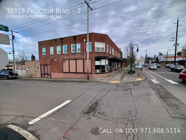 38919 Proctor Blvd in Sandy, OR - Building Photo - Building Photo