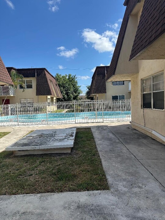 4524 SW 54th St in Fort Lauderdale, FL - Building Photo