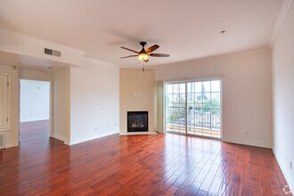 4871 Klump Ave, Unit 105 in Los Angeles, CA - Foto de edificio - Building Photo