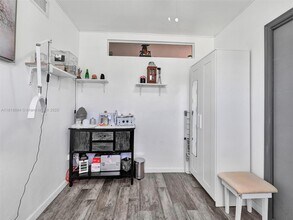 2858 Pine Tree Dr in Miami Beach, FL - Building Photo - Building Photo
