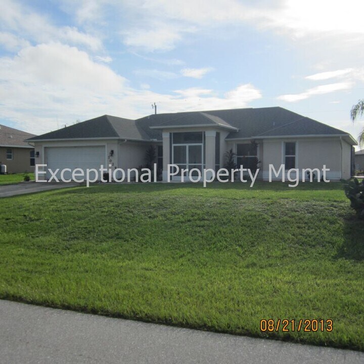 3029 SW 4th Pl in Cape Coral, FL - Building Photo