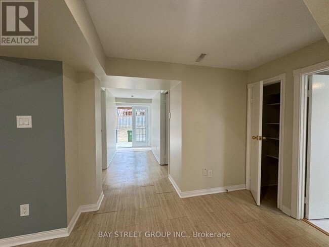 33 Cindy Nicholas Dr in Toronto, ON - Building Photo - Building Photo