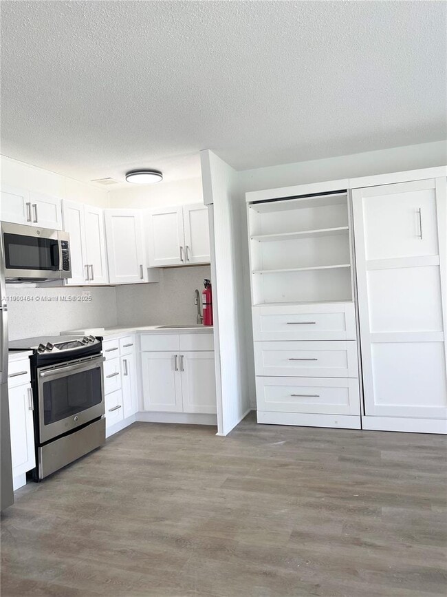 5821 NE 18th Ave in Fort Lauderdale, FL - Building Photo - Building Photo