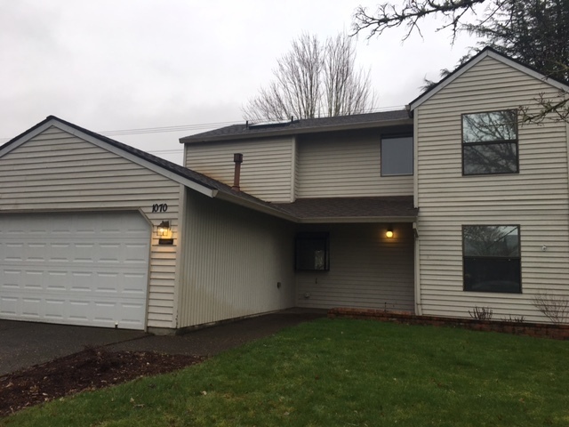 1070 SW 215th Ave in Aloha, OR - Building Photo
