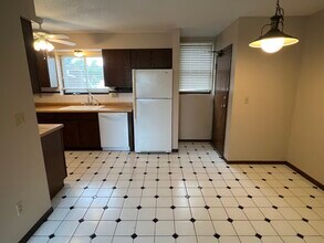 1807 Greenfield Ln SW, Unit 1 in Rochester, MN - Building Photo - Building Photo