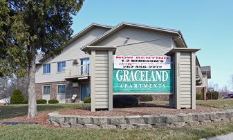 Graceland Arms in Racine, WI - Building Photo