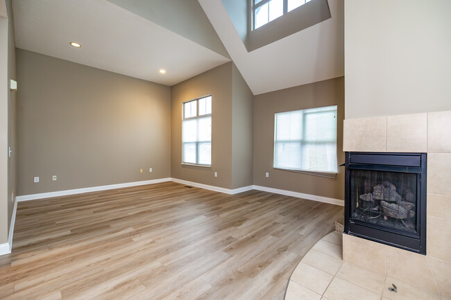 Bercley Woods Townhomes in Gahanna, OH - Building Photo - Interior Photo