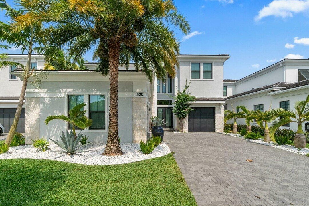 13026 Artisan Cir in Palm Beach Gardens, FL - Building Photo