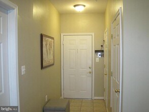 333 Elmcroft Blvd in Rockville, MD - Building Photo - Building Photo