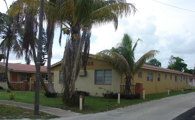 2111-2121 Roosevelt St in Hollywood, FL - Building Photo - Building Photo