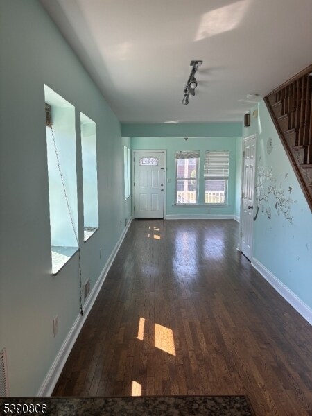 939 Meacham Ave in Linden, NJ - Building Photo