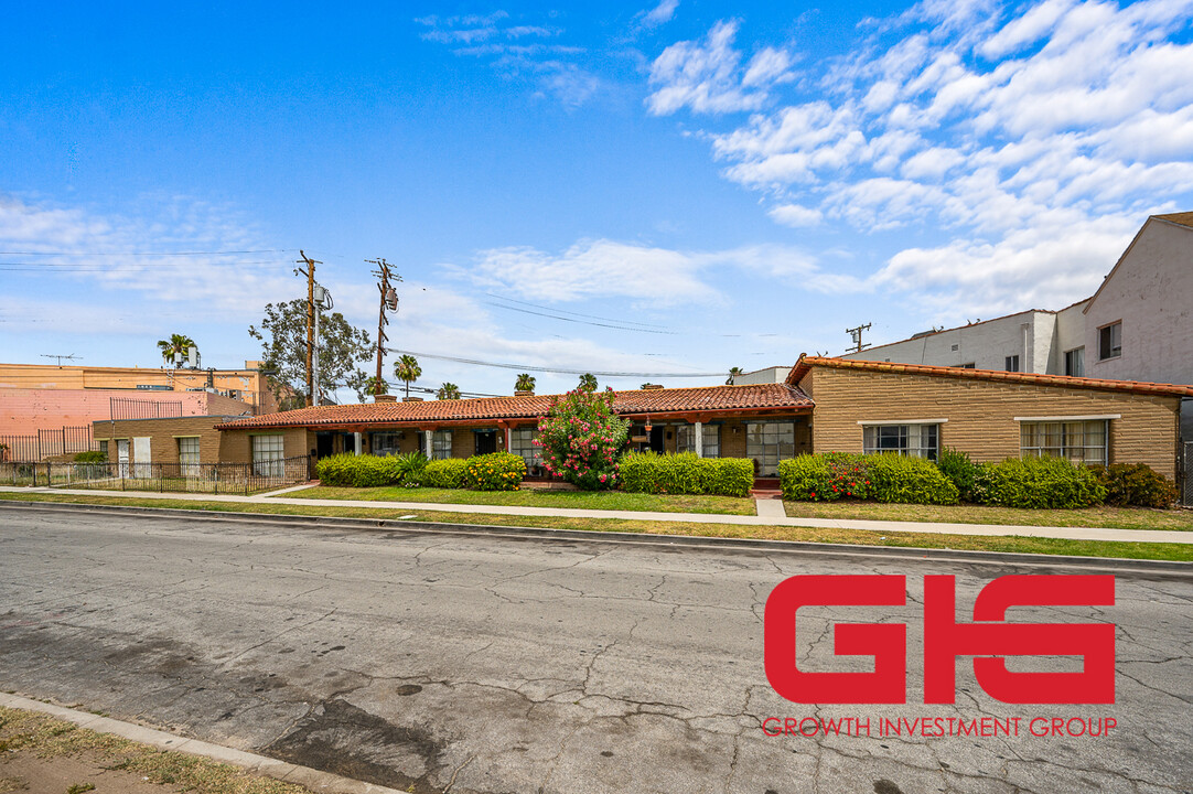 5819 Montebello Park Way in East Los Angeles, CA - Building Photo