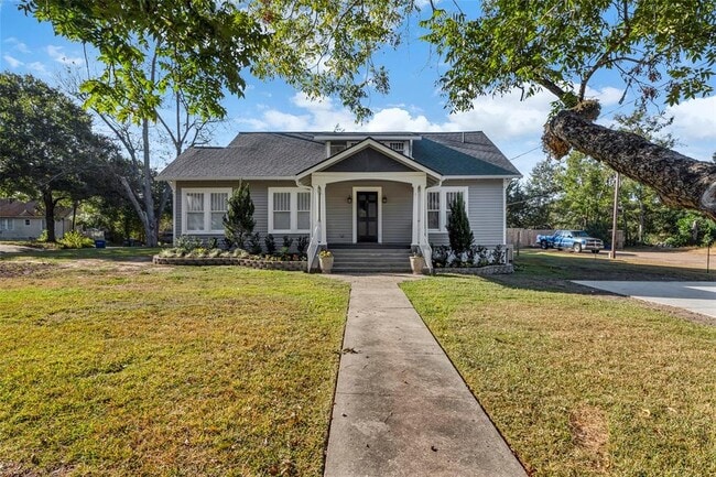 property at 1605 15th St