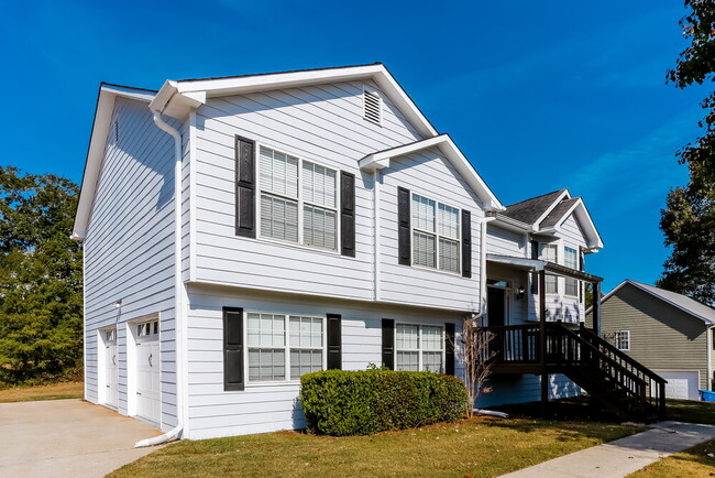 property at 816 Ruswood Rd