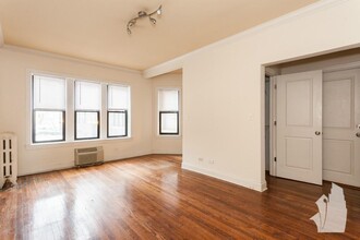 750 W Addison St, Unit #2W in Chicago, IL - Building Photo - Building Photo