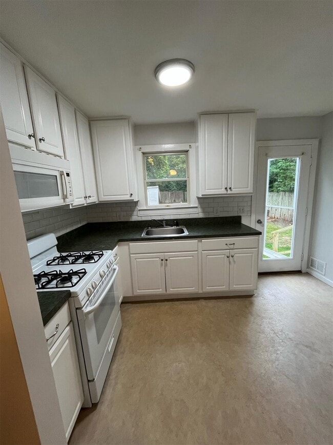 83 Woodroad Trail in Flanders, NY - Building Photo - Building Photo
