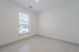 2260 Bower Lane in Carrollton, TX - Foto de edificio - Building Photo