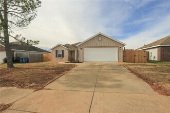 900 SW River Rock St in Bentonville, AR - Building Photo - Building Photo