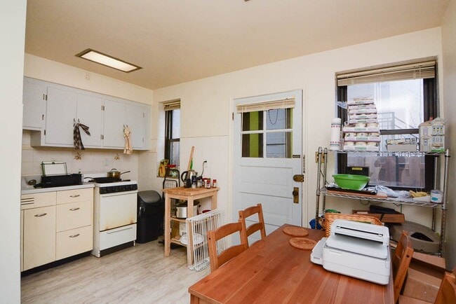 2129 N Mozart St, Unit M01H in Chicago, IL - Building Photo - Building Photo