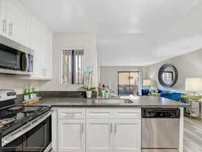 Altair Apartment Homes in Escondido, CA - Foto de edificio - Building Photo