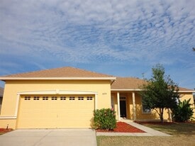 3828 Alamanda Hills Ln in Lakeland, FL - Building Photo