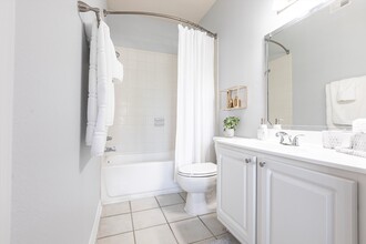 Westbury at Lake Brandon in Brandon, FL - Building Photo - Building Photo