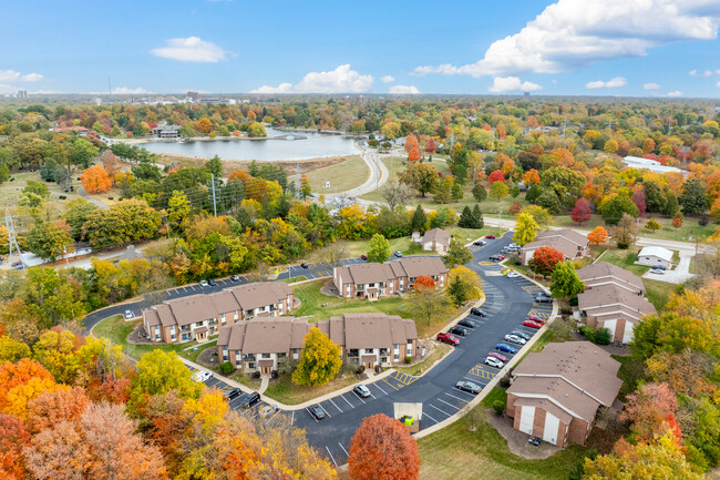 Fox Hill Apartments in Bloomington, IL - Foto de edificio - Building Photo