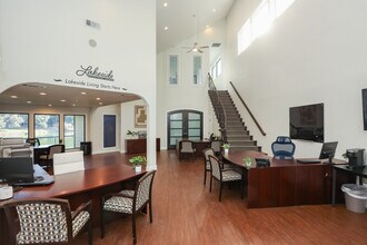 Lakeside Apartments in Dallas, TX - Building Photo - Lobby