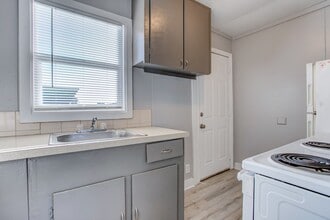 Eastgate Apartments in Portland, OR - Foto de edificio - Building Photo