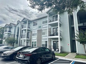 10305 N Alafaya Trail in Orlando, FL - Building Photo