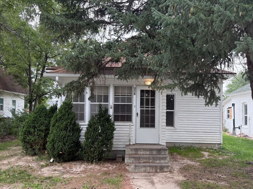 306 Madison Ave in Morrill, NE - Building Photo